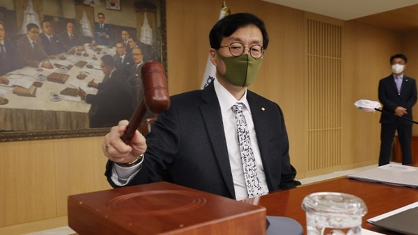 한국은행 금융통화위원회(금통위)가 24일 올해 마지막 정례회의에서 기준금리를 0.25%포인트 인상했다. (사진=공동취재단)